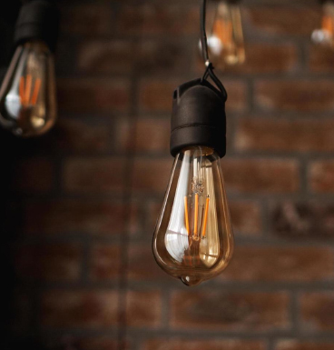Becurile cu filament LED revoluționează eficiența energetică și aspectul retro al iluminatului